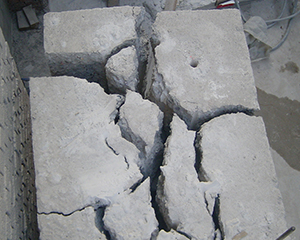 Rotura con cemento expansivo